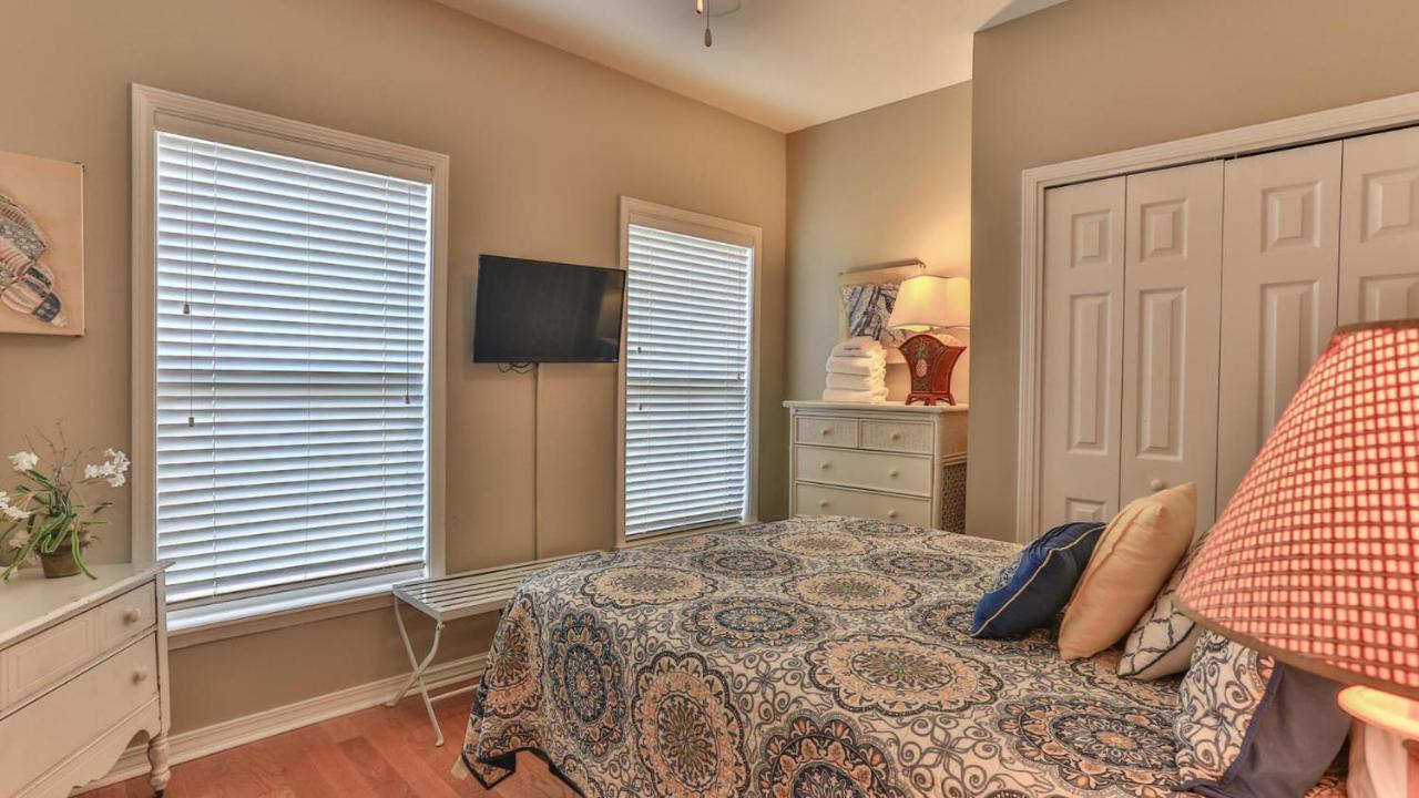 Biglows Bungalow - About A Quarter Mile To Private Neighborhood Beach Access, Pet Friendly, Community Pool 데스틴 외부 사진