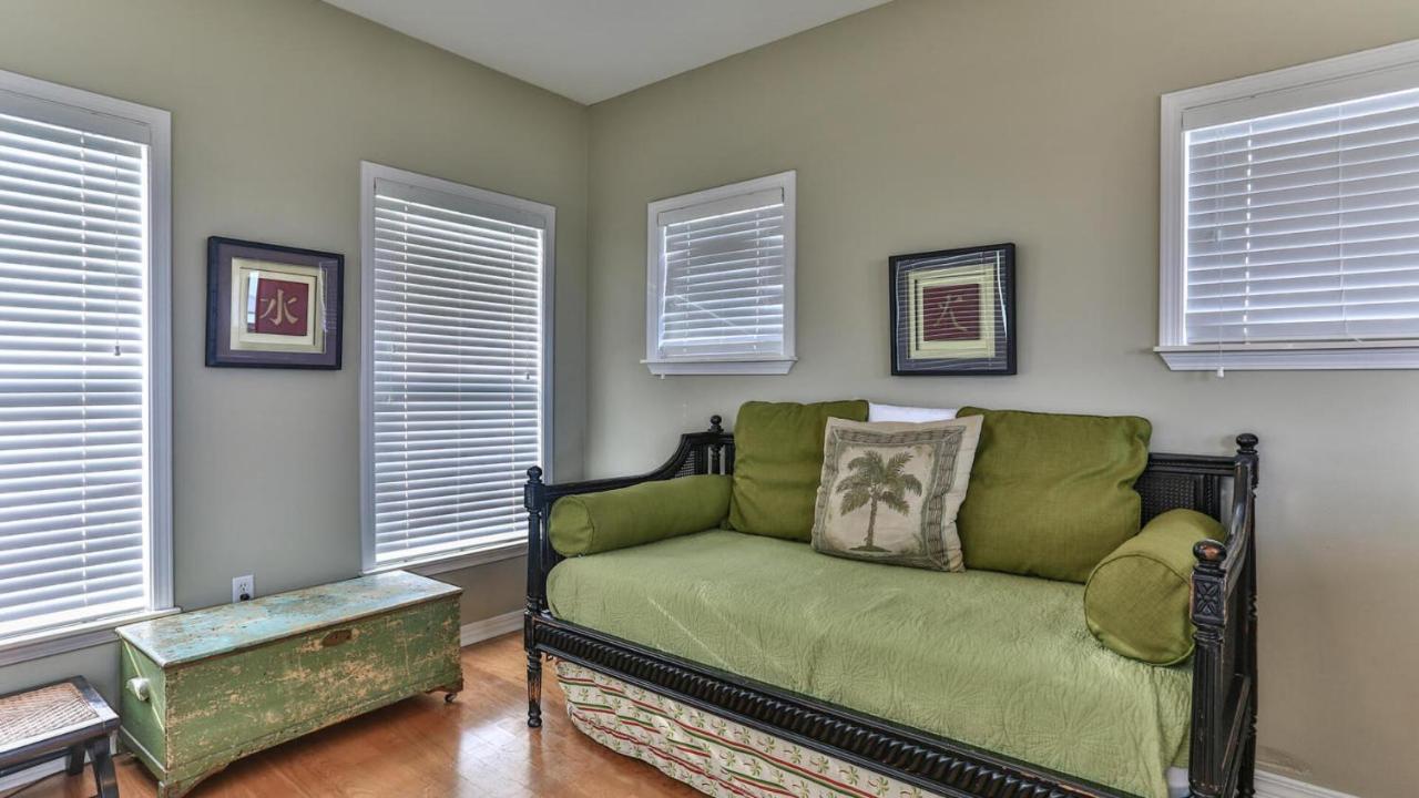 Biglows Bungalow - About A Quarter Mile To Private Neighborhood Beach Access, Pet Friendly, Community Pool 데스틴 외부 사진